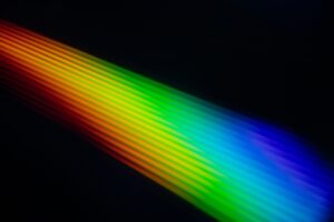 สีสเปกตรัม คือแถบสีที่แยกออกมาจากการแผ่รังสี