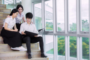 สถาบันอุดมศึกษาชั้นนำที่เปิดสอนหลักสูตร 2 ปริญญาในไทย